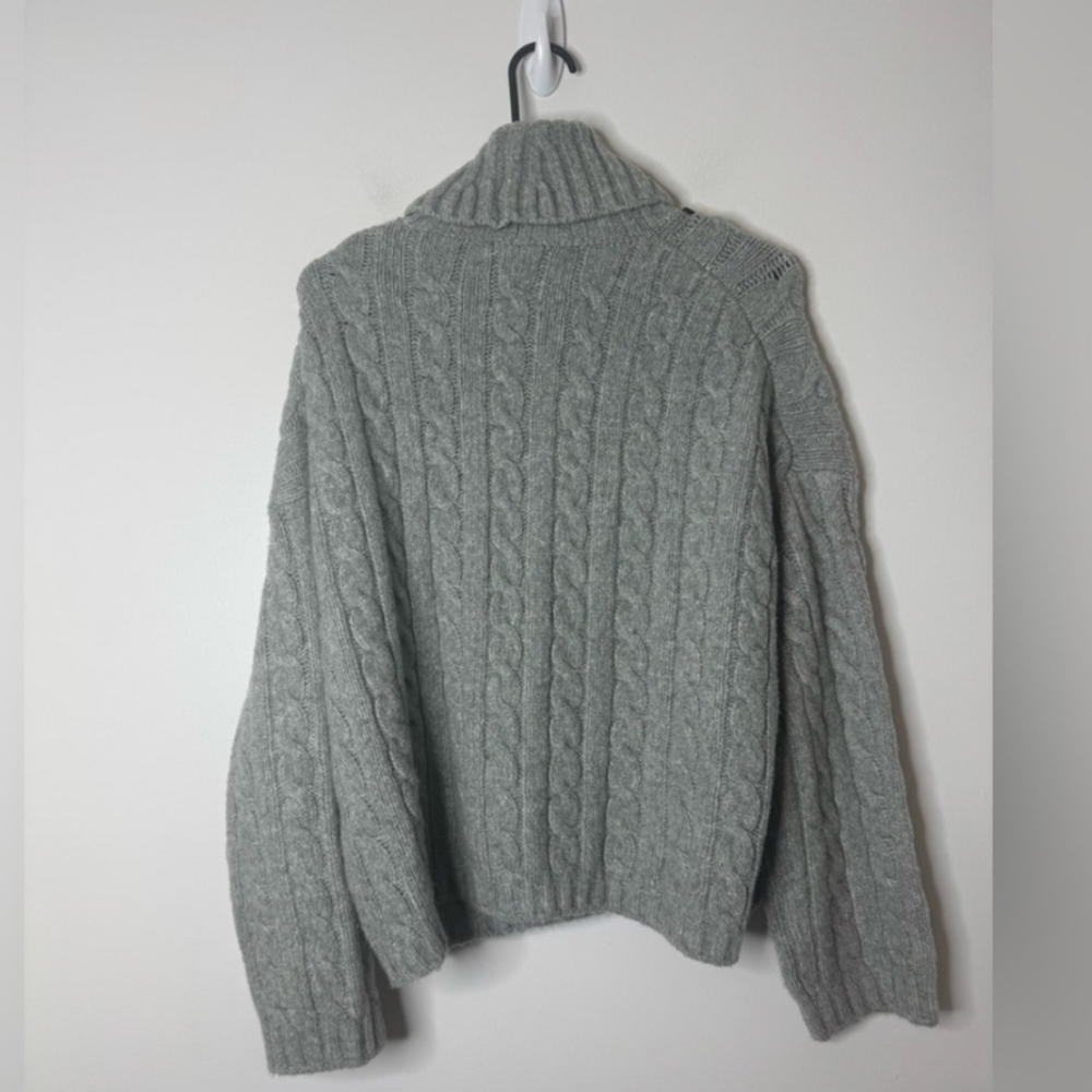 NWOT Women's Abercrombie & Fitch Soft Gray Turtleneck Sweater - Picture 8 of 9